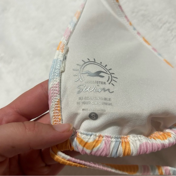 Hollister swirl pattern bikini top - Picture 3 of 3